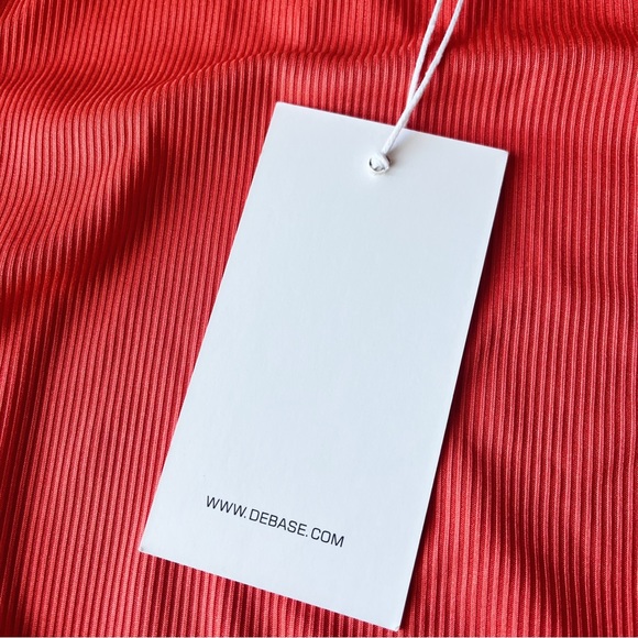 NWT De Base Boutique Short Sleeve Cropped Top with Tie and Cutout Back - Picture 4 of 6